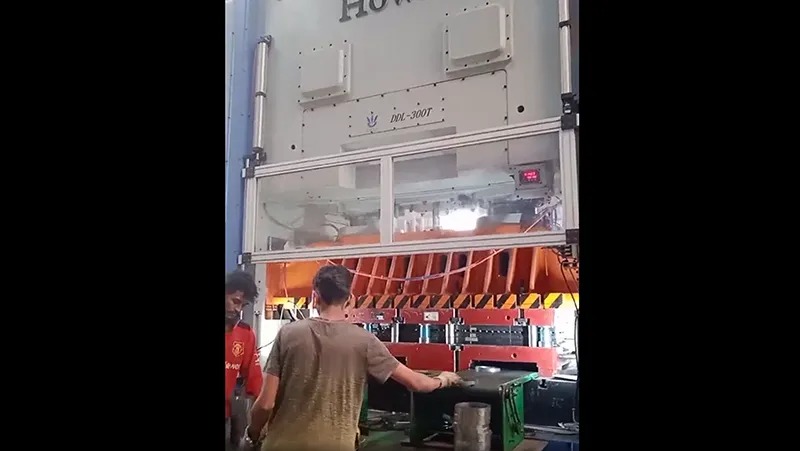 DDL-300T для штамповки пластин ротора и статора, Индия