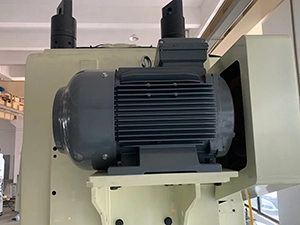 Привод двигателя